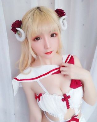 两人舔上面2人舔下面