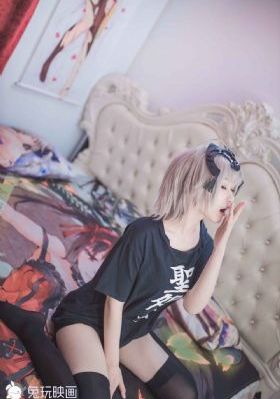 一边揉小兔兔一边㖭小作文