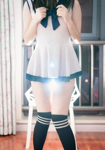 《奶尖顶到衬衫》动漫