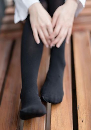 娇妻被领导抱进卧室