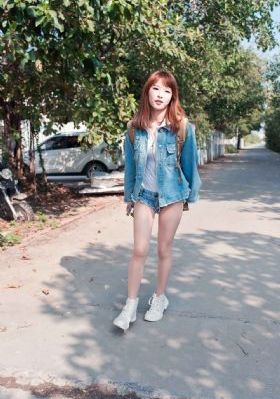 泳装爆乳美女露双奶头图片