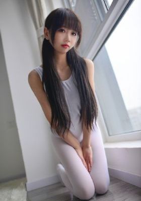 超短裙艳妇露臀小说